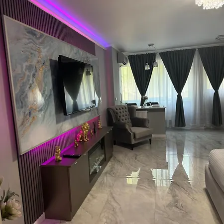 Silver At Just 8 Minutes Distance Of Center Apartament