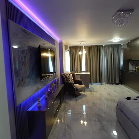 Silver At Just 8 Minutes Distance Of Center Apartment Bucharest