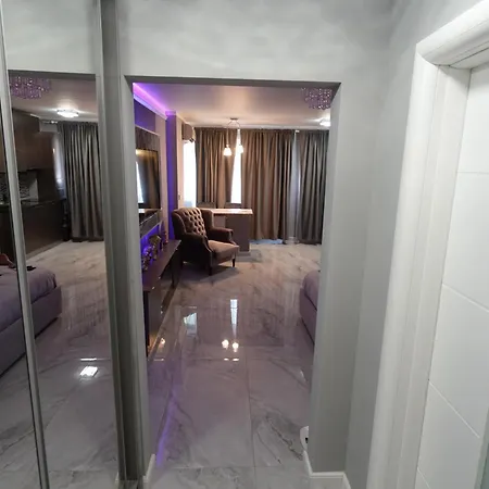 Silver At Just 8 Minutes Distance Of Center