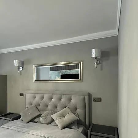 Silver At Just 8 Minutes Distance Of Center Apartment Bucharest
