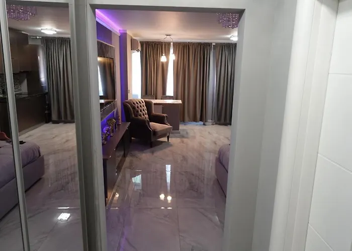 Silver At Just 8 Minutes Distance Of Center